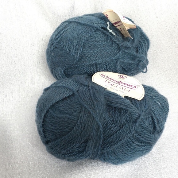 Scheepjeswol Voluma Fluffy Acrylic / Mohair Blend Yarn 2 Skeins Blue #5351 New - Picture 1 of 4